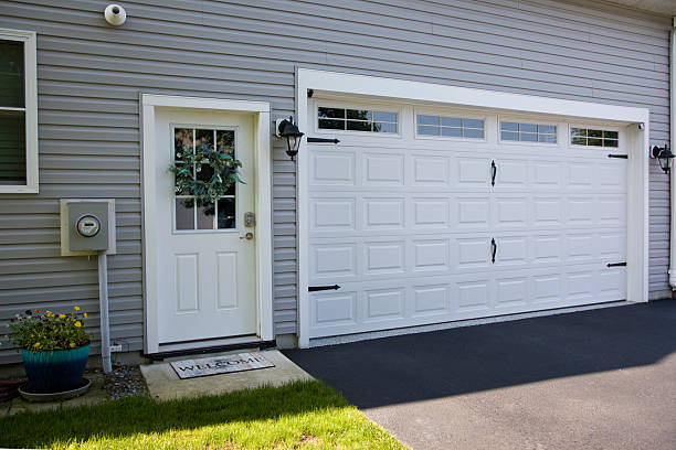 24/7 Emergency Garage Door Panel Replacement experts in Brookneal, VA